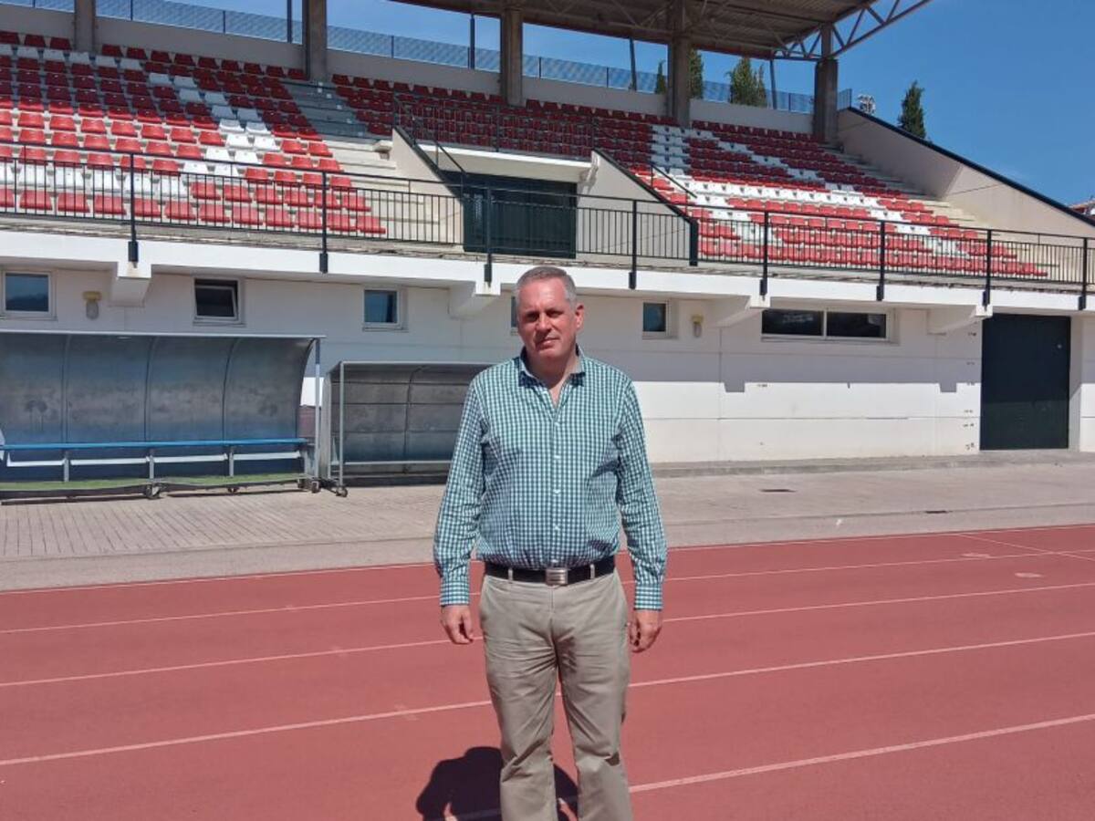 El Ayuntamiento abre la pista de atletismo para deportistas federados con todas las medidas de seguridad