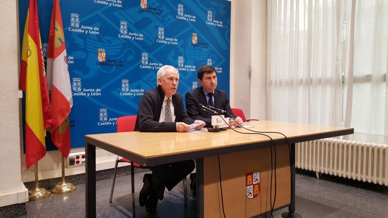 Luis Domingo González (delegado territorial de la Junta) a la izquierda.