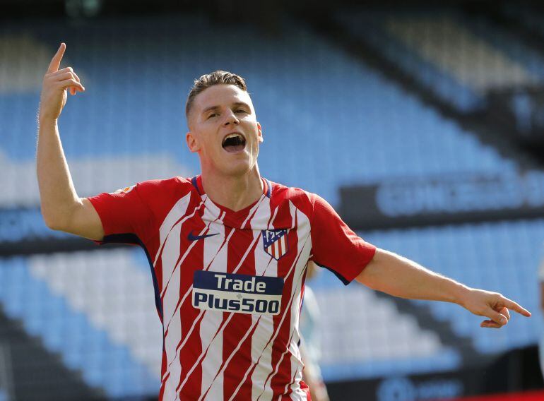 Gameiro celebra el gol que le daría al Atlético de Madrid la victoria