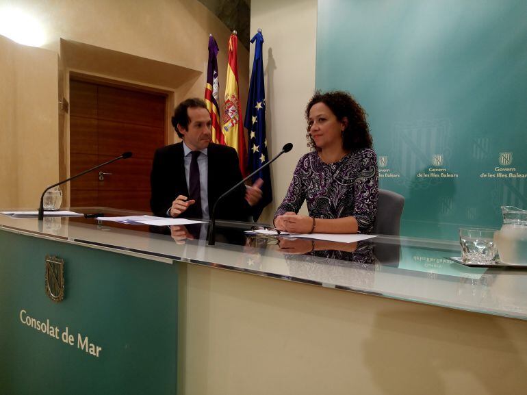 Marc Pons (Portavoz del Govern) y Catalina Cladera (Consellera de Hacienda).