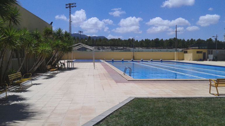 Tras haber inspeccionado el interior de la ciudad deportiva y de la piscina no se observó ningún daño