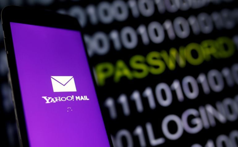 El logo de Yahoo! Mail en un smartphone