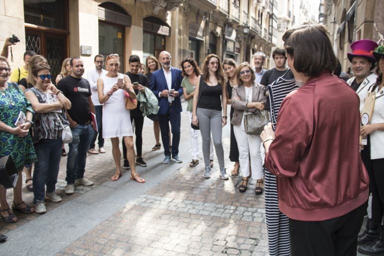 Durante la presentación de las rutas guiadas en uno de los locales que participan