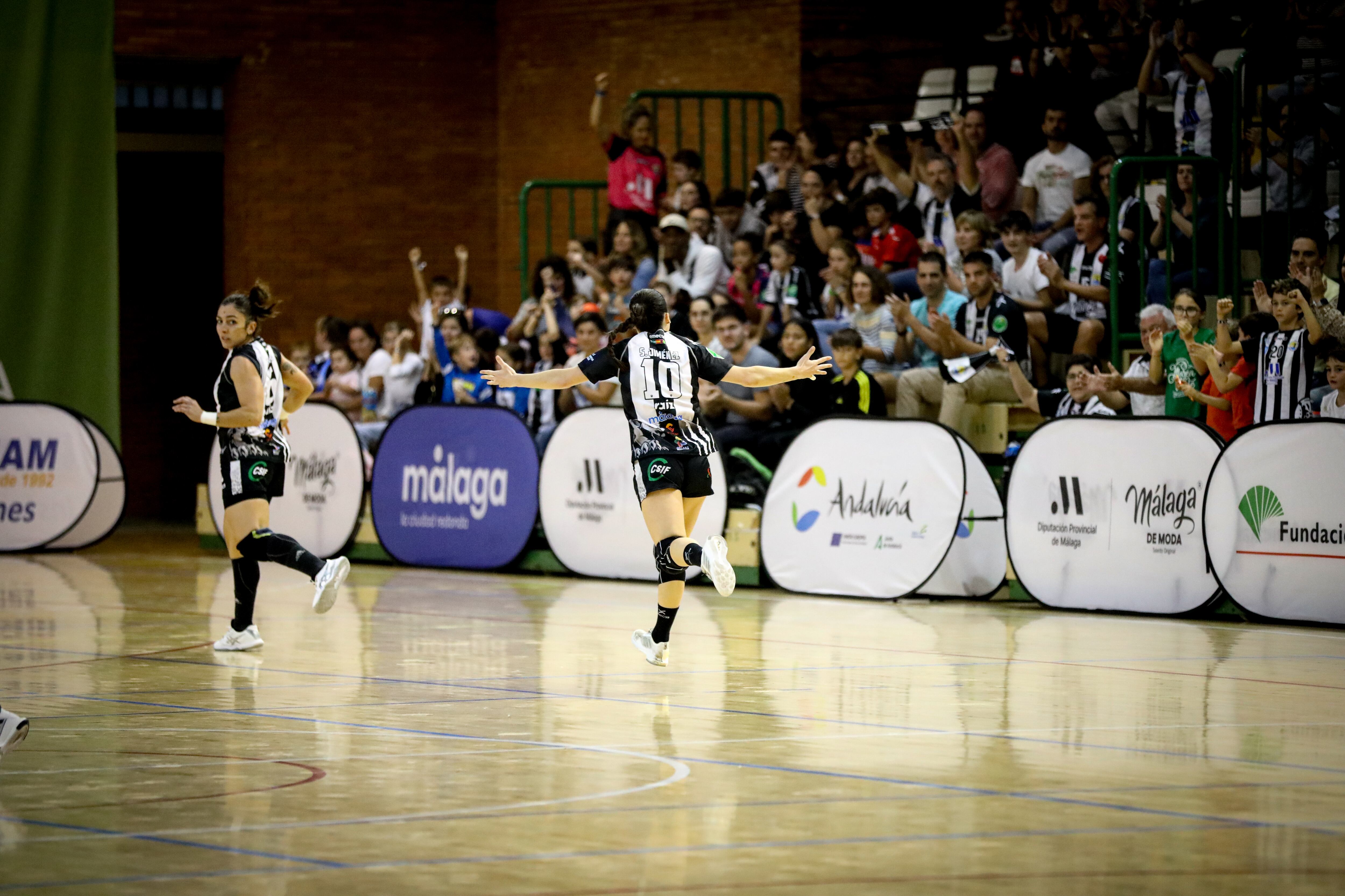Sole López celebra en un partido de esta temporada