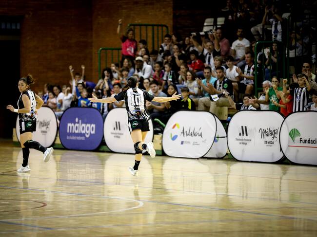 Sole López celebra en un partido de esta temporada