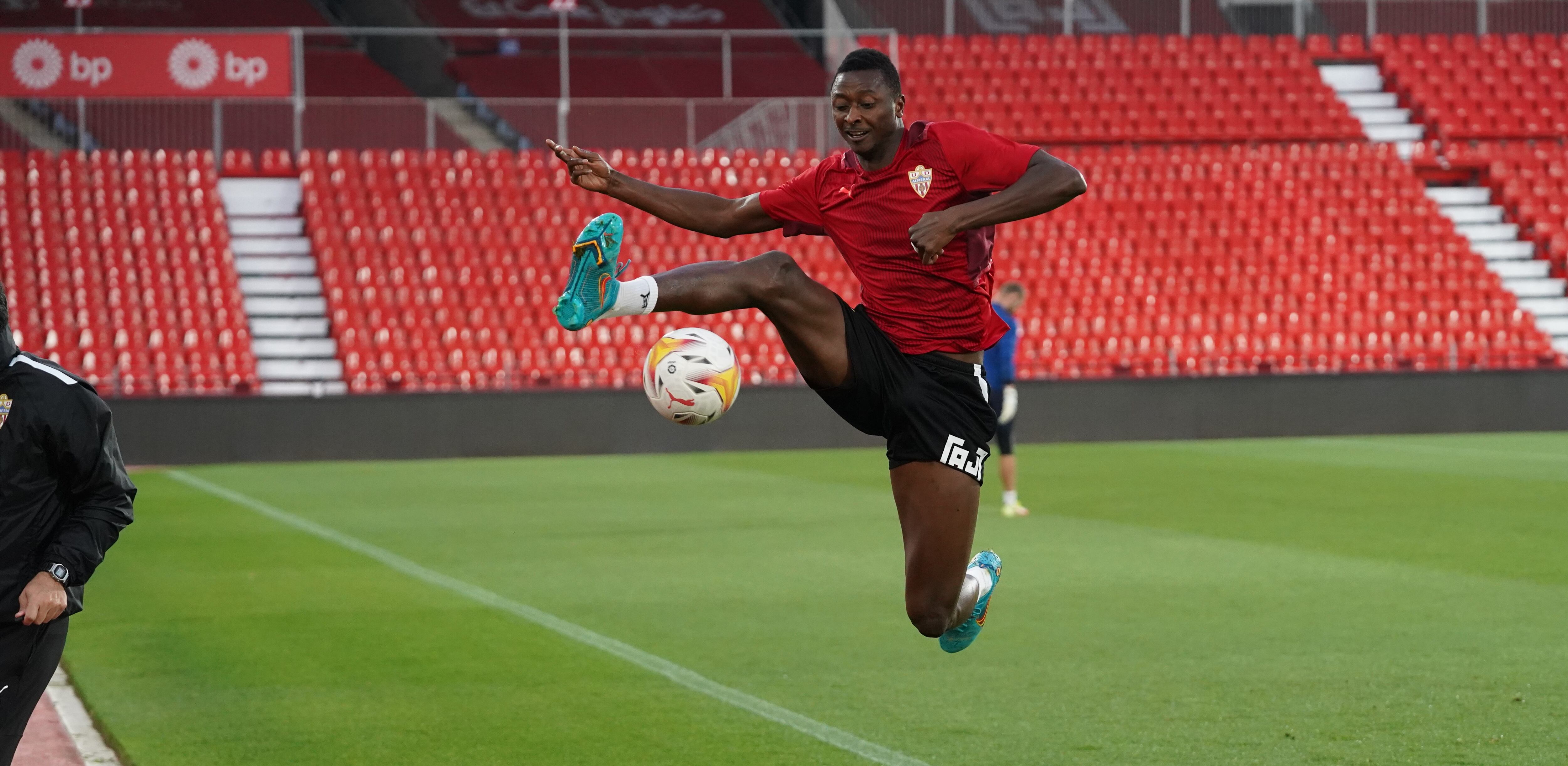 El Pichichi del Almería tiene dos sueños.