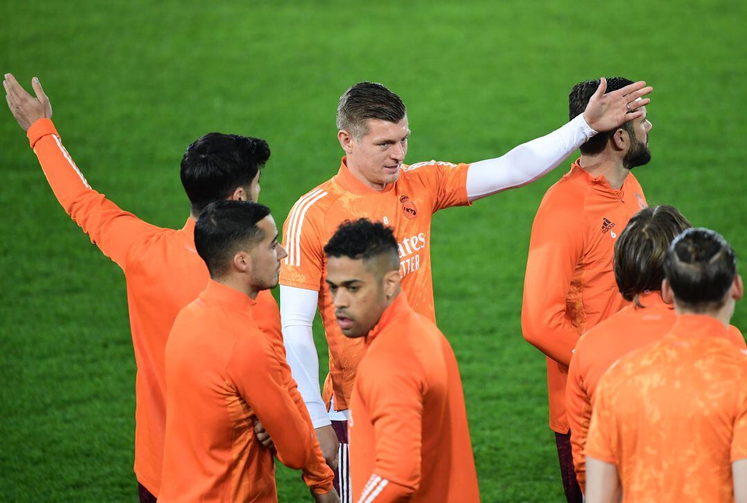 Kroos, durante el entrenamiento previo al Atalanta - Real Madrid