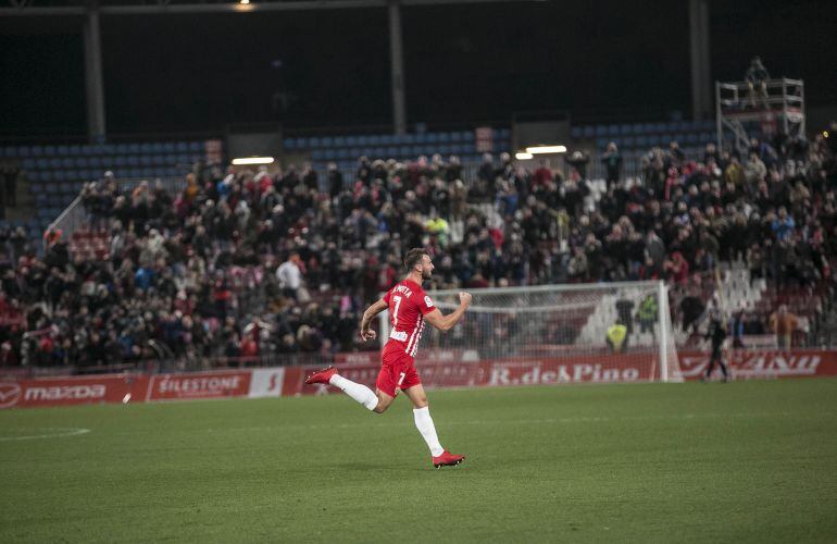 Marco Motta celebrando un gol.