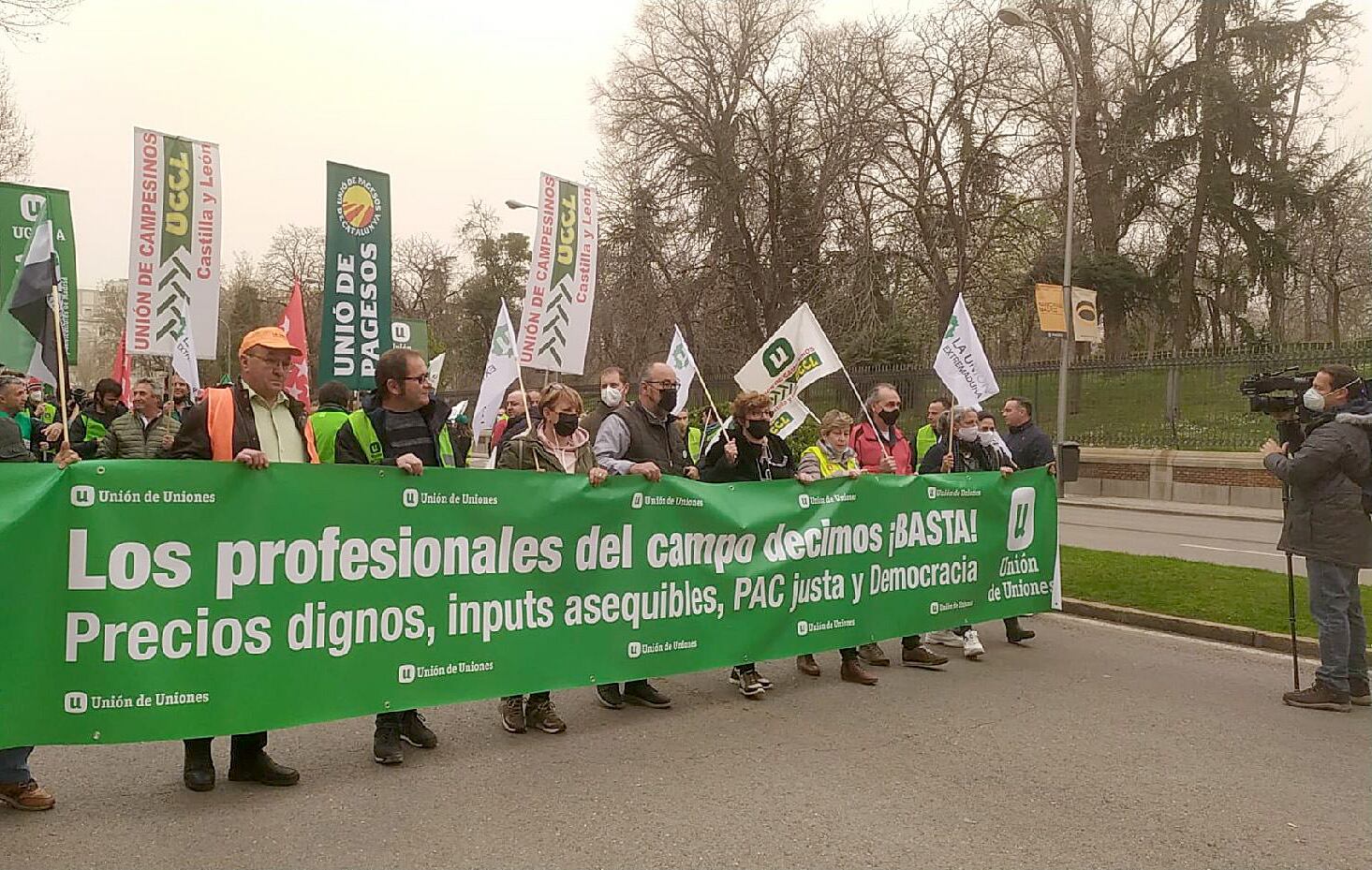 Protestas de agricultores y ganaderos en defensa de unos precios que cubran los costes de producción.