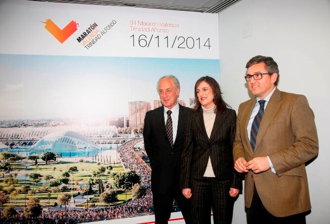 Francisco Borao, Elena Tejedor y Cristóbal Grau, en la presentación de "Valencia, ciudad del running"