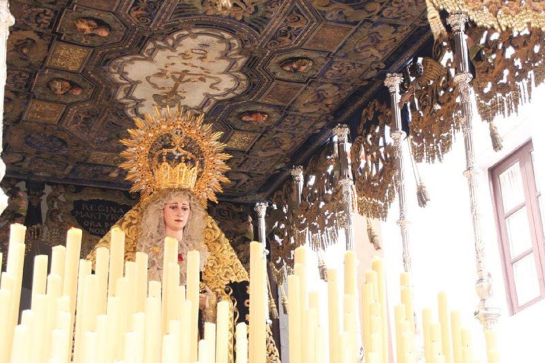 La Virgen de La Palma bajo su palio en la tarde del Miércoles Santo