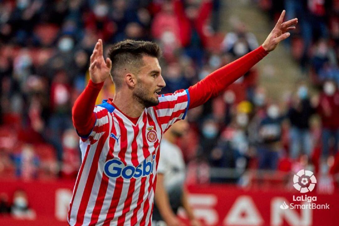 Baena celebrant el gol.