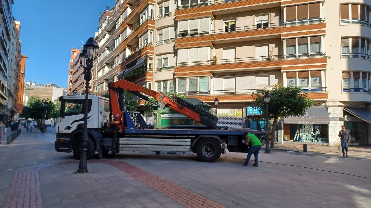 El kiosko de la Calle Ercilla de Bilbao dice adiós / @AAzultejerina