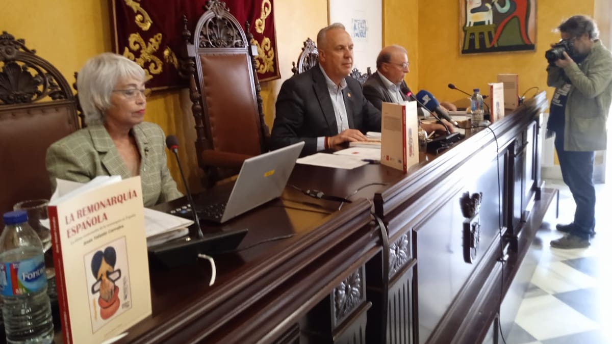 Presentado en San Roque el libro póstumo de Jesús Ynfante, "La remonarquía española"