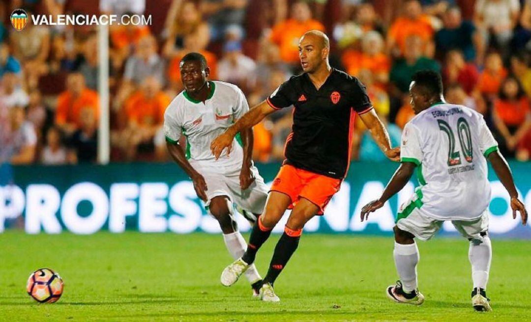 Abdennour, con el Valencia.