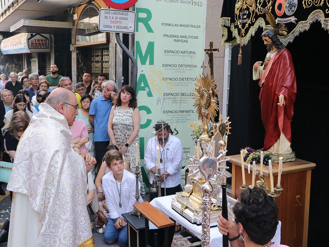 El Santísimo en su encuentro con el Sagrado Corazón de Jesús