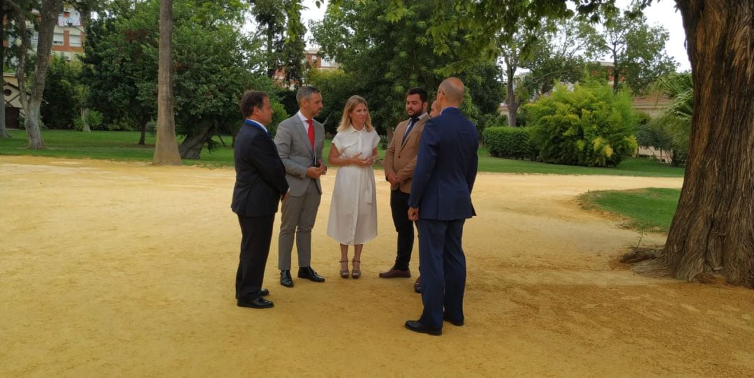 El consejero de Hacienda, Juan Bravo, en las instalaciones de la Real Escuela Andaluza del Arte Ecuestre