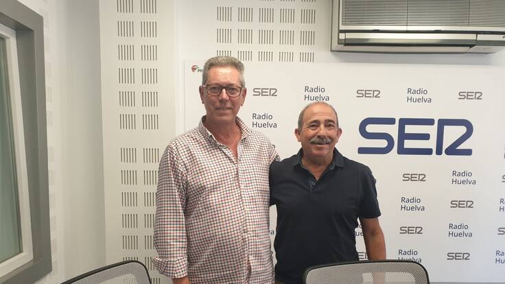 El artista Prudencio López Liñán junto al ex director de la Escuela de Arte León Ortega, Antonio García