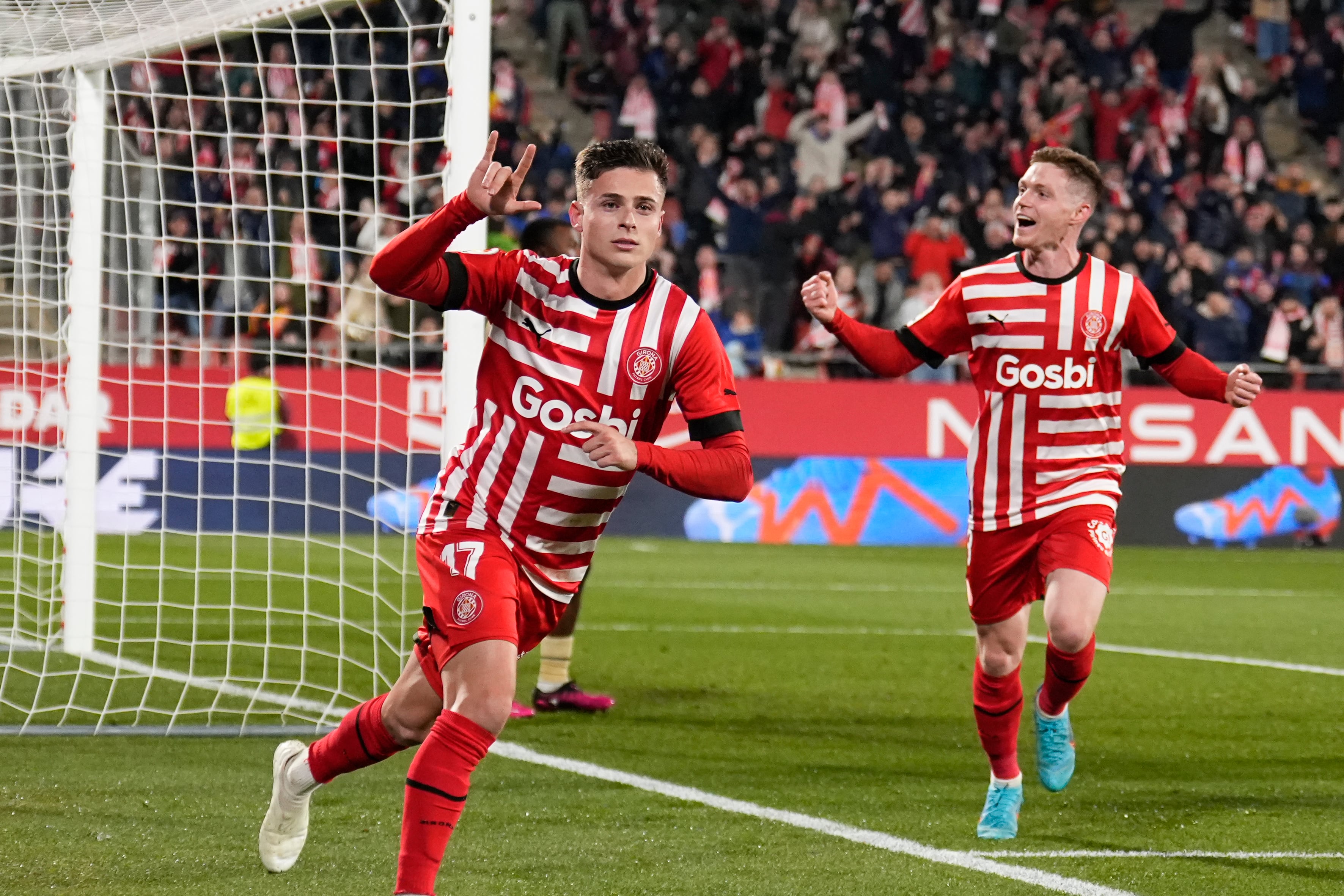 Riquelme celebra un gol con la camiseta del Girona. 