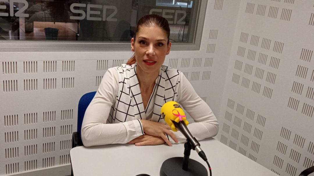 Miriam Gómez, colaboradora de SER Influencer, en los estudios de Radio Puertollano