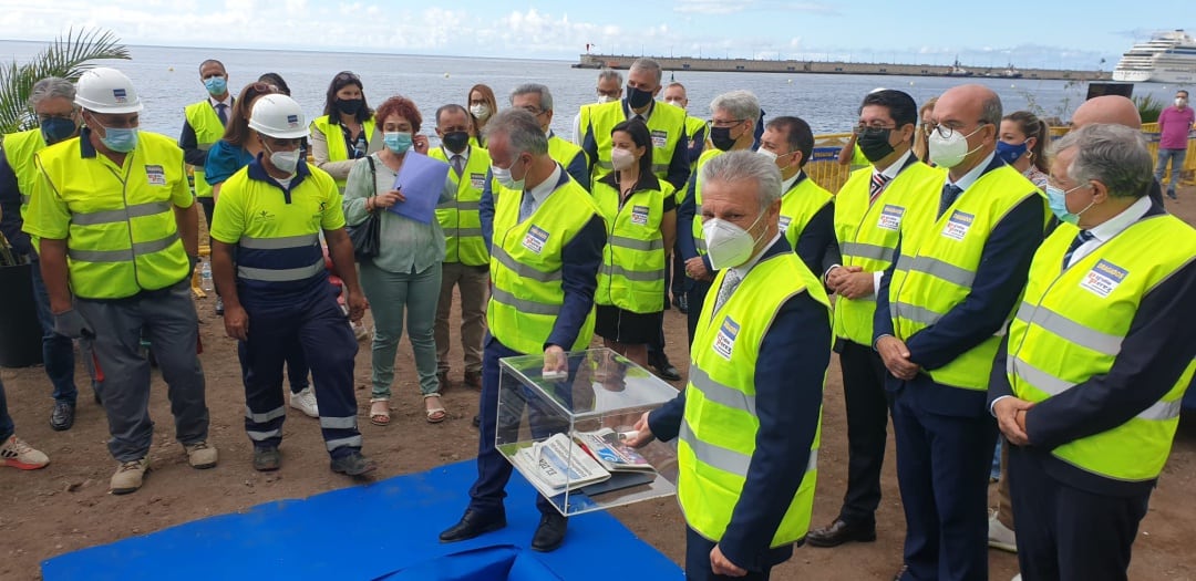 Colocación de la primera piedra simbólica de las obras de la playa de Valleseco, en Santa Cruz de Tenerife