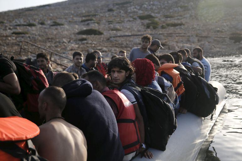 Syrian refugee Abdalkareim (C), 19, from Idlib, sits in a dinghy on the isolated islet of Nera, where he and other Syrian refugees mistakenly landed the previous night, next to the eastern island of Agathonisi, Greece September 10, 2015. The refugees, who