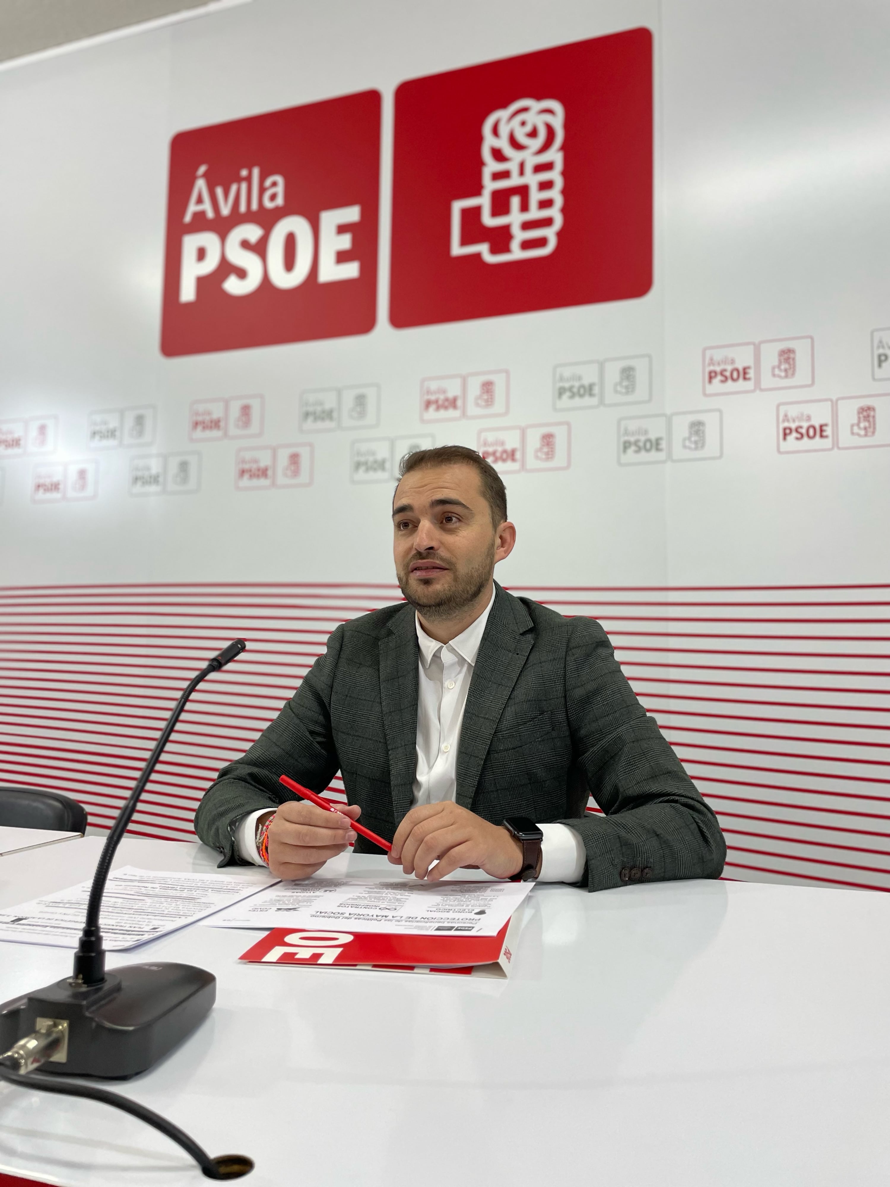 Manuel Arribas en la sede del partido