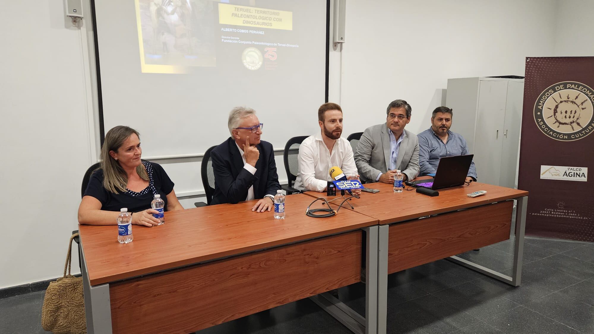 Momento de la intervención del alcalde de Bedmar-Garcíez, Enrique Carreras, en la inauguración