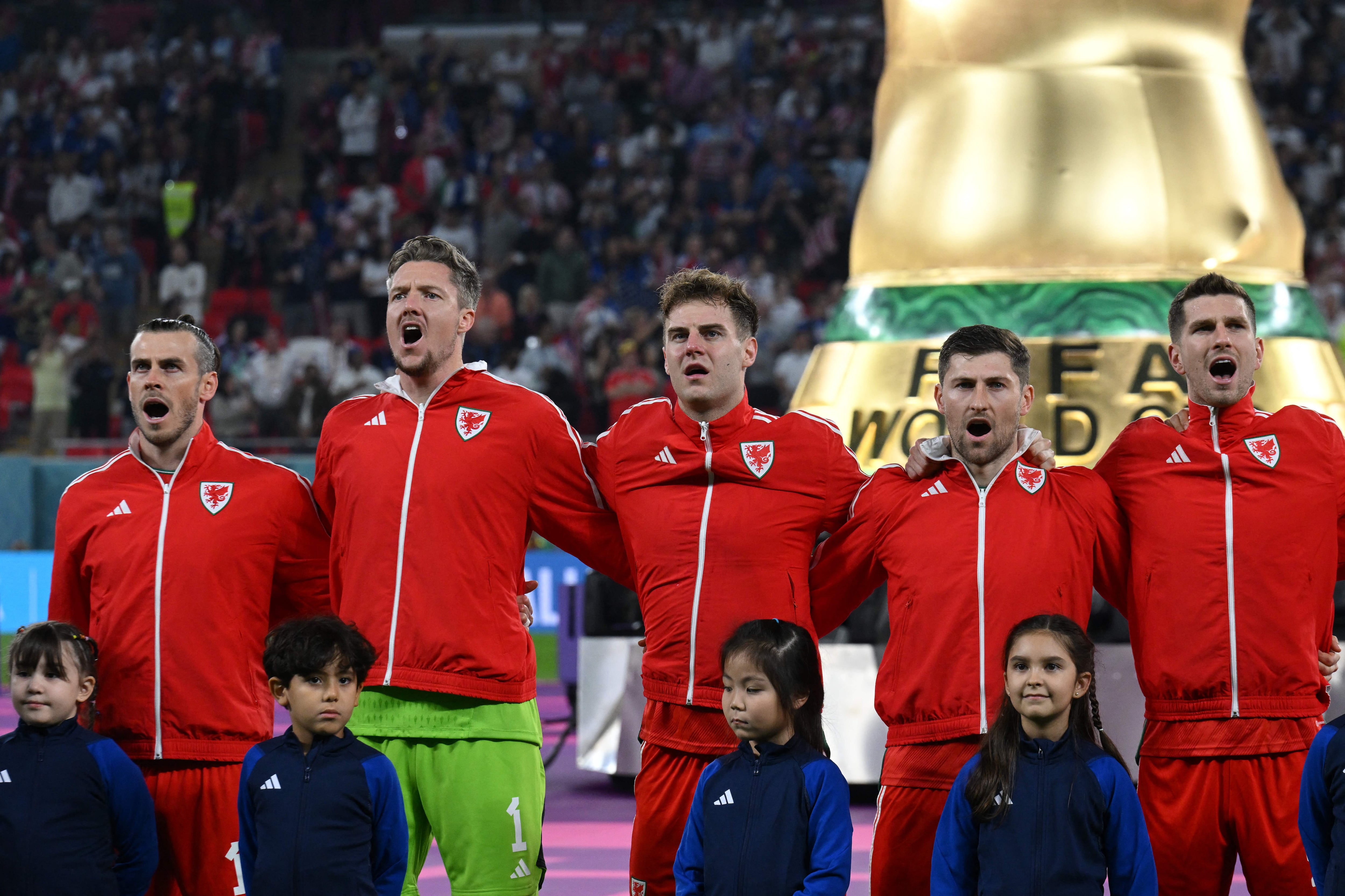 Los jugadores galeses cantaron el himno antes del Estados Unidos-Gales.