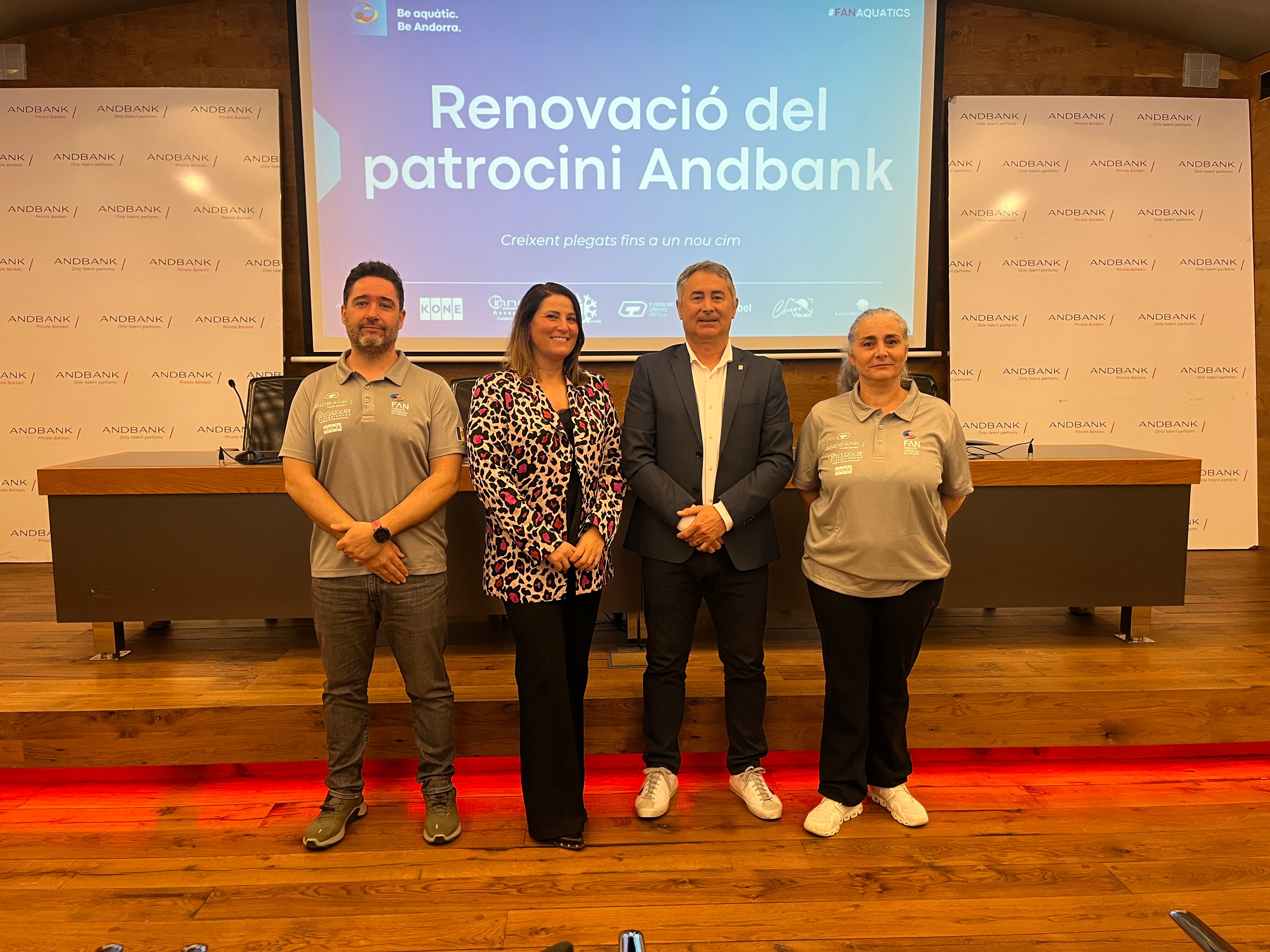 El director tècnic, Alfonso Maltrana; la directora Banca País d'Andbank, Maria Suárez; el president de la FAN, Joan Clotet; i la directora Natació artística, Natàlia Meca