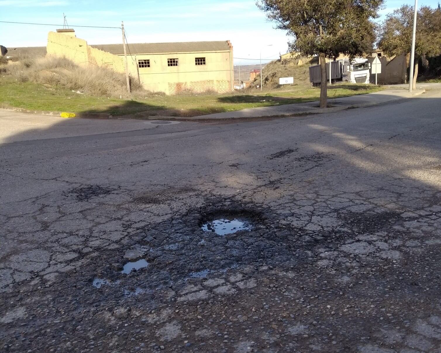 Estado actual de la A130 que une Alcolea con Santalecina a su paso por la primera localidad