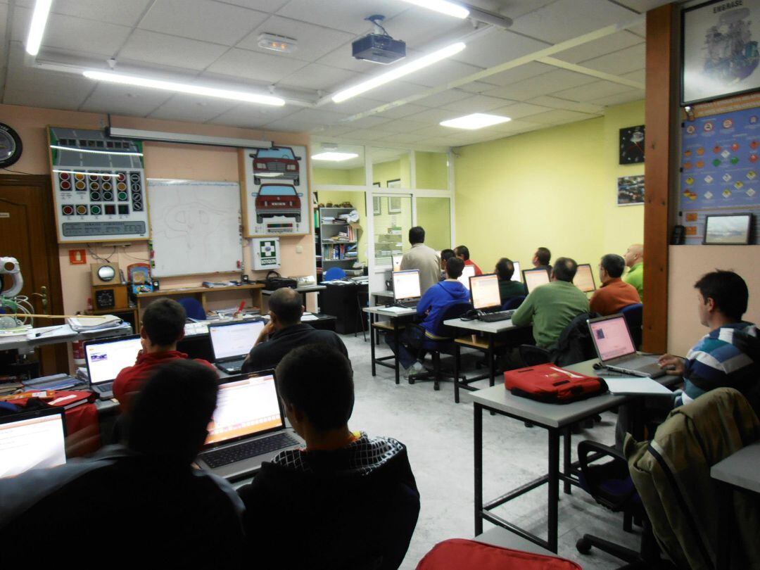 Imagen de archivo del aula de la Autoescuela El Pinar El Henar en Cuéllar