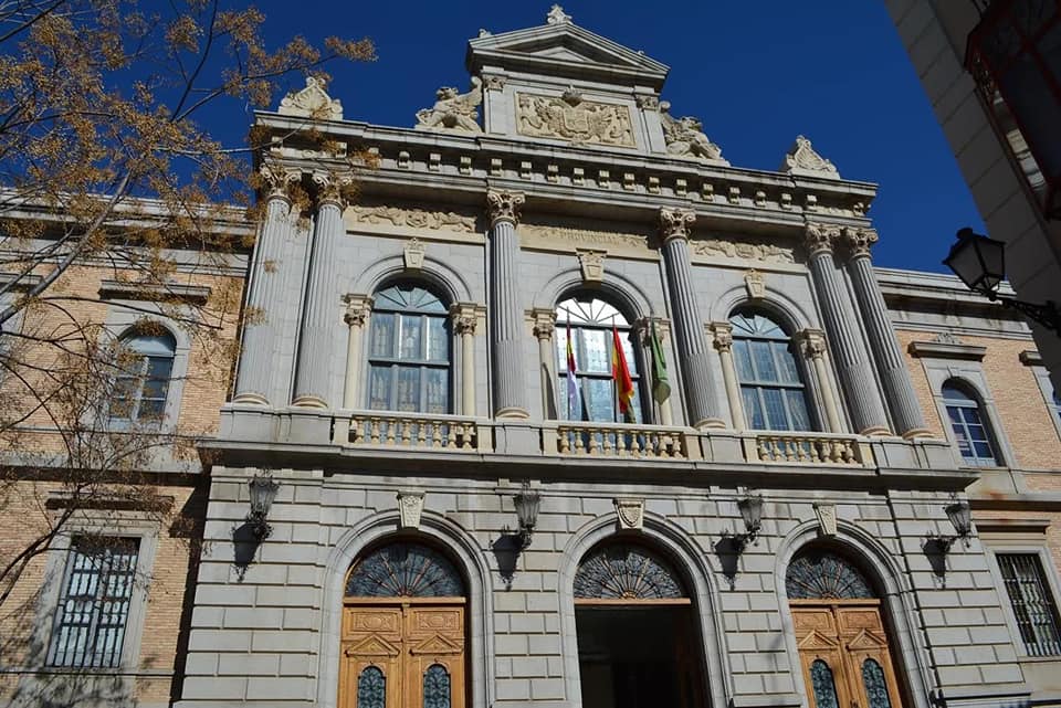 Imagen de la fachada de la Facultad de Humanidades de Toledo