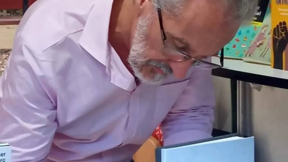 El escritor Sergio Barce presenta su libro de relatos "El mirador de los perezosos"