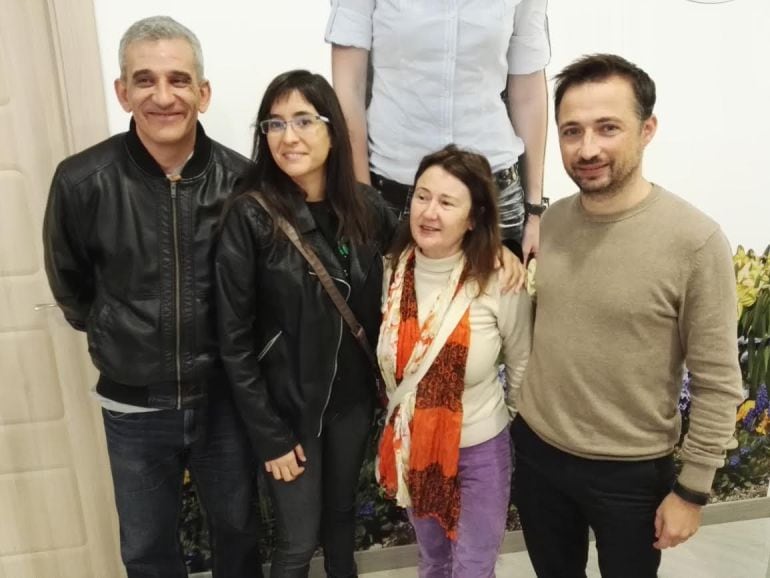 Fernando Durá y miembros de la Protectora de Animales y Plantas