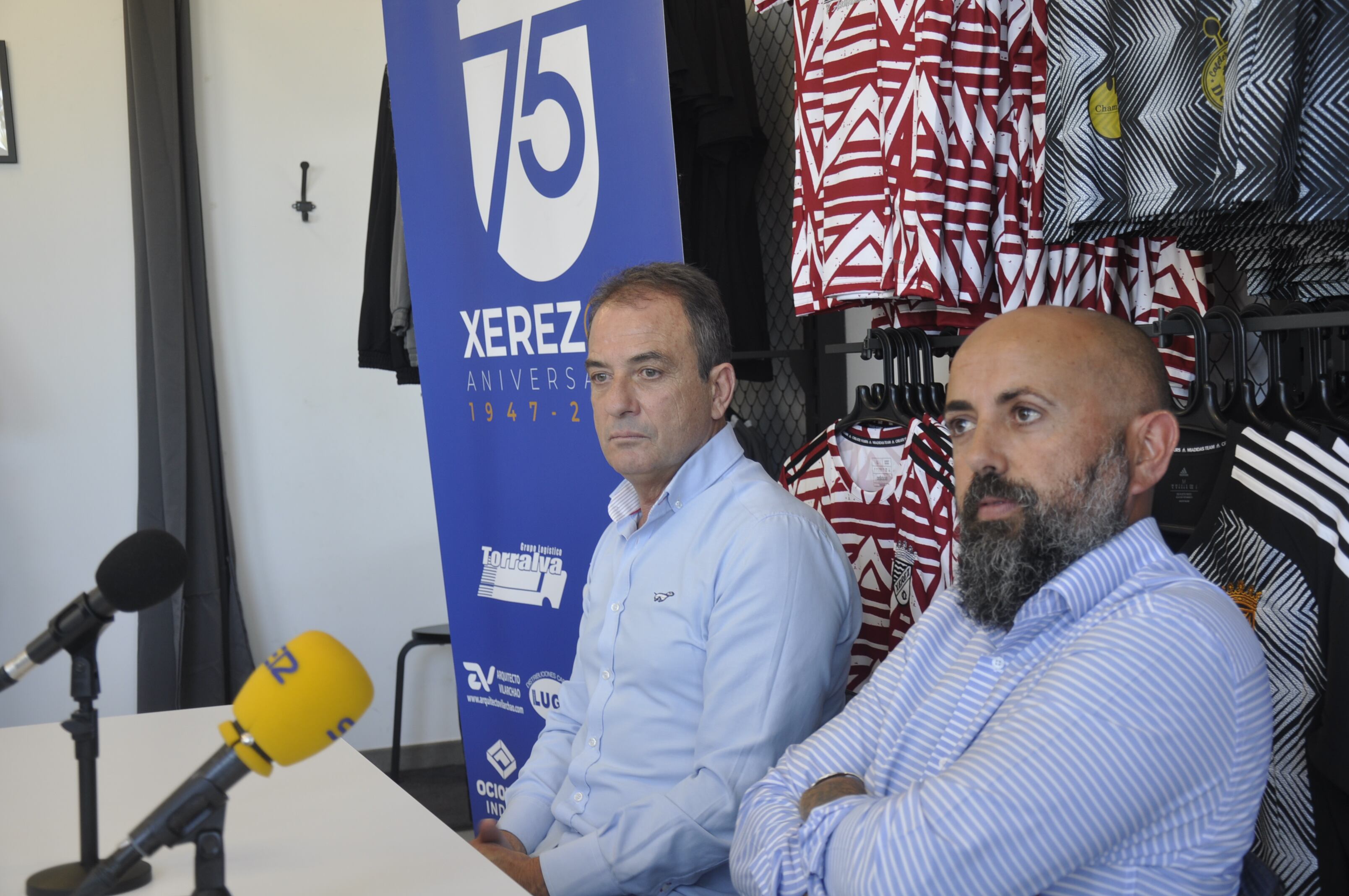 Juan Luis Gil y Miguel Ángel Rondán durante una rueda de prensa