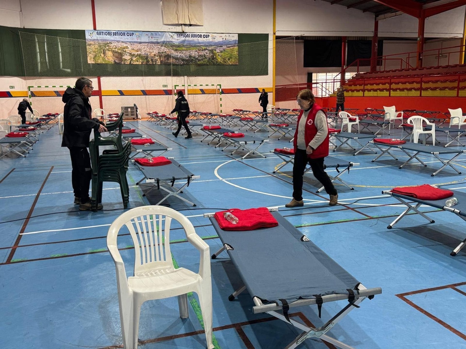 Ultiman la organización del pabellón deportivo de El Fuerte y el Centro de Mayores para acoger en Ronda a los vecinos de Grazalema desalojados por el temporal