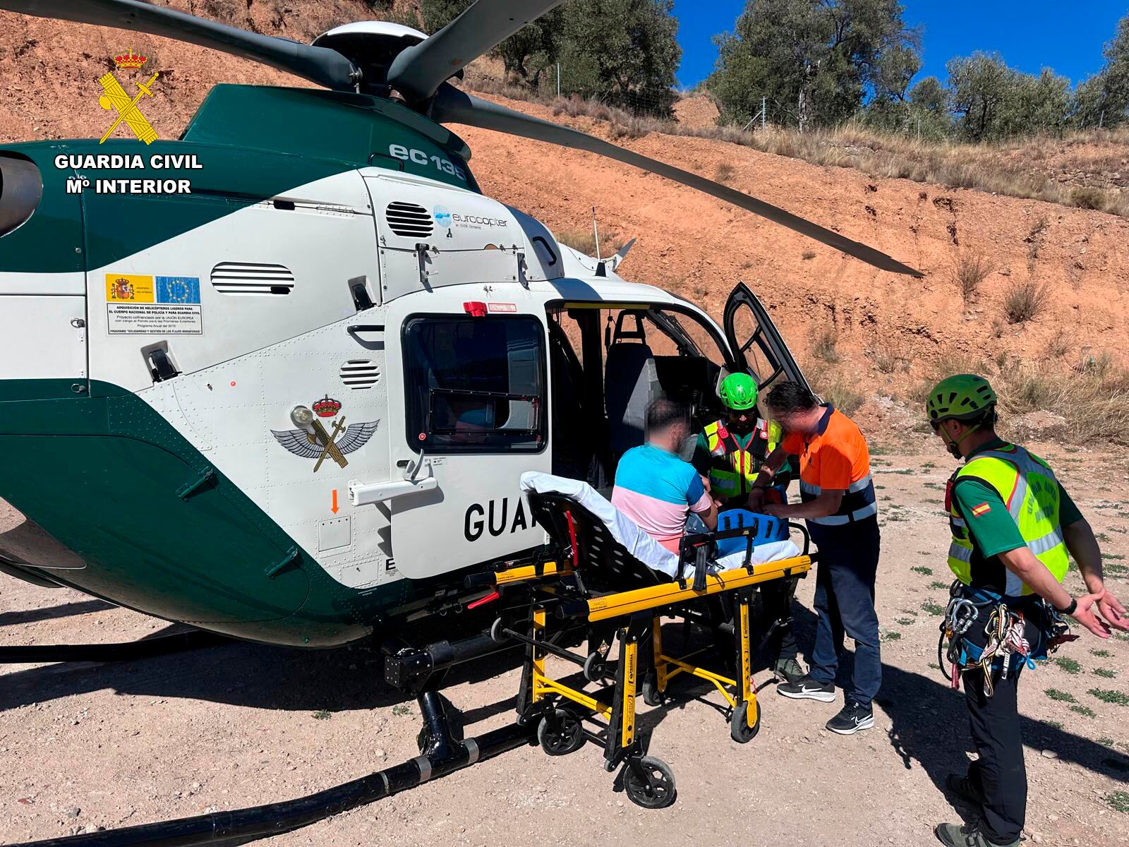 Rescate aéreo: la Guardia Civil auxilia a un corredor de montaña durante la IV edición de la Arnedillo Trail
