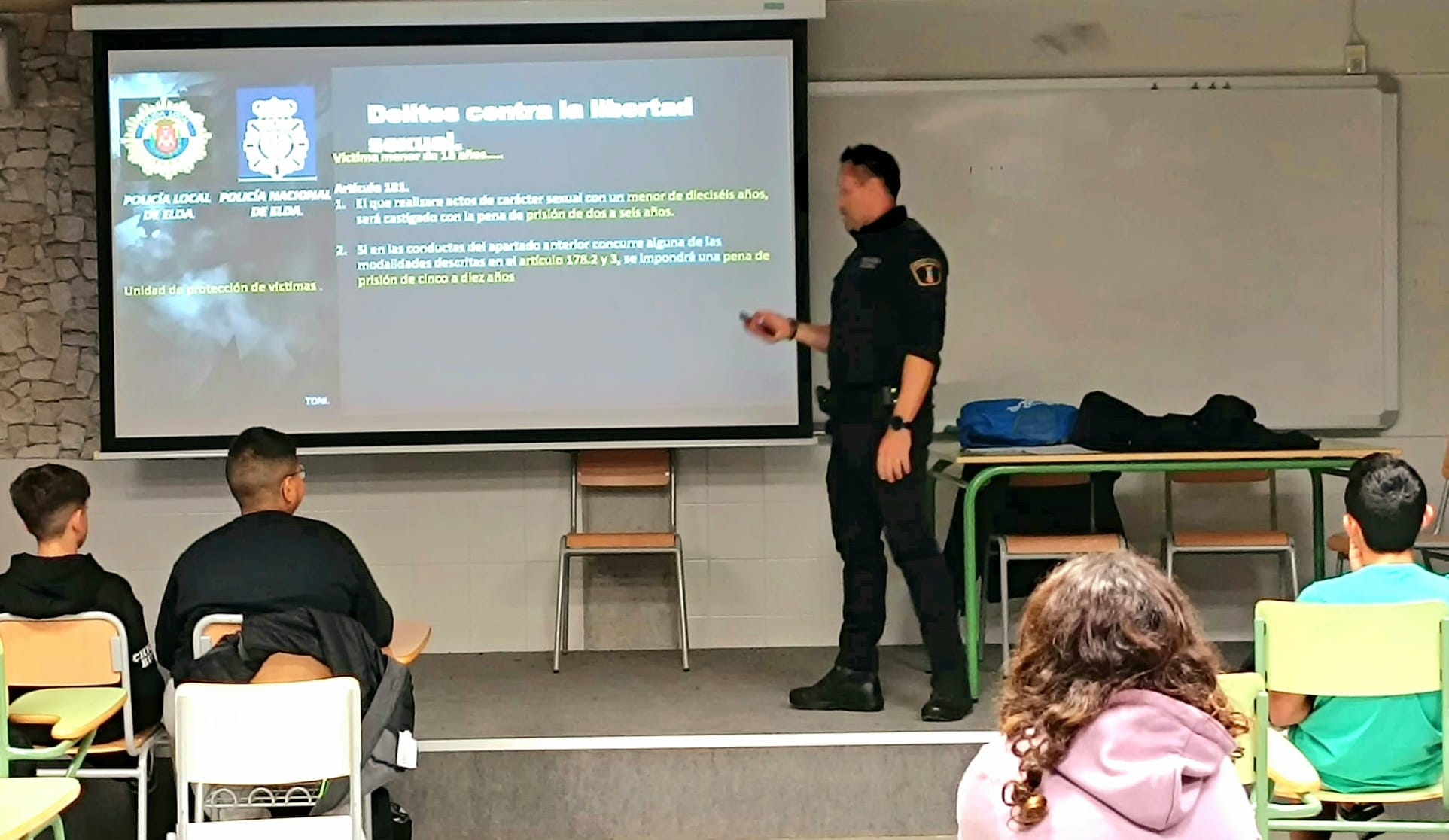 Más de 370 estudiantes de Secundaria, Bachillerato y Formación Profesional han participado en las charlas impartidas por los agentes