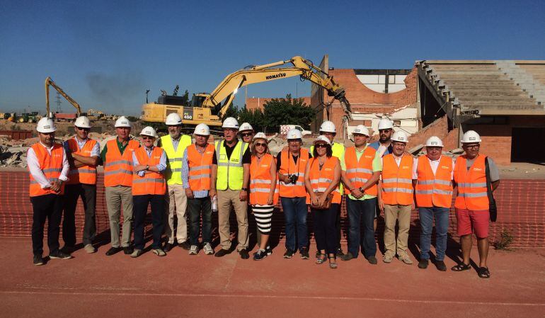 L'organització dels Jocs i els responsables de l'obra de l'Estadi d'Atletisme.