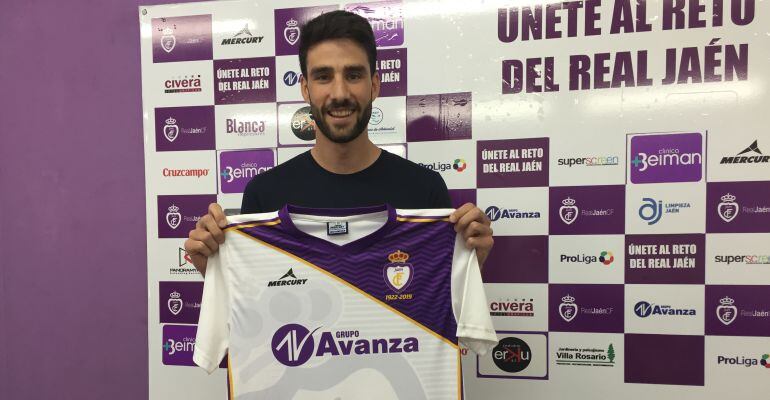 Alberto Heras con la camiseta del Real Jaén CF.