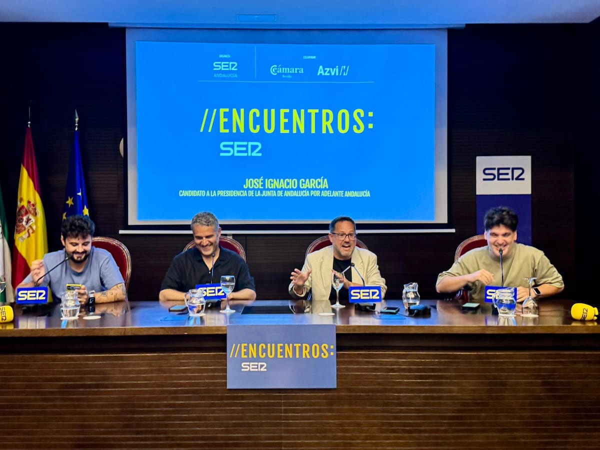 El salón de actos de la Cámara de Comercio de Sevilla ha acogido el Encuentro SER protagonizado por el candidato de Adelante Andalucía a la presidencia de la Junta, José Ignacio García