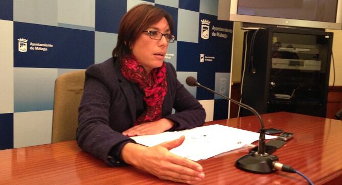 La portavoz del Grupo Socialista, María Gámez, durante la rueda de prensa de Limasa