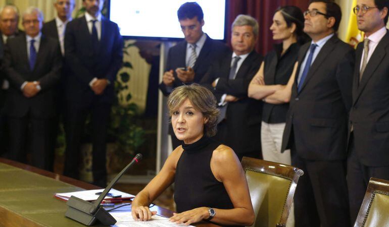 La ministra de Agricultura, Alimentación y Medio Ambiente, Isabel García Tejerina, durante la firma del Acuerdo para la Estabilidad y sostenibilidad de la cadena de valor del sector lácteo