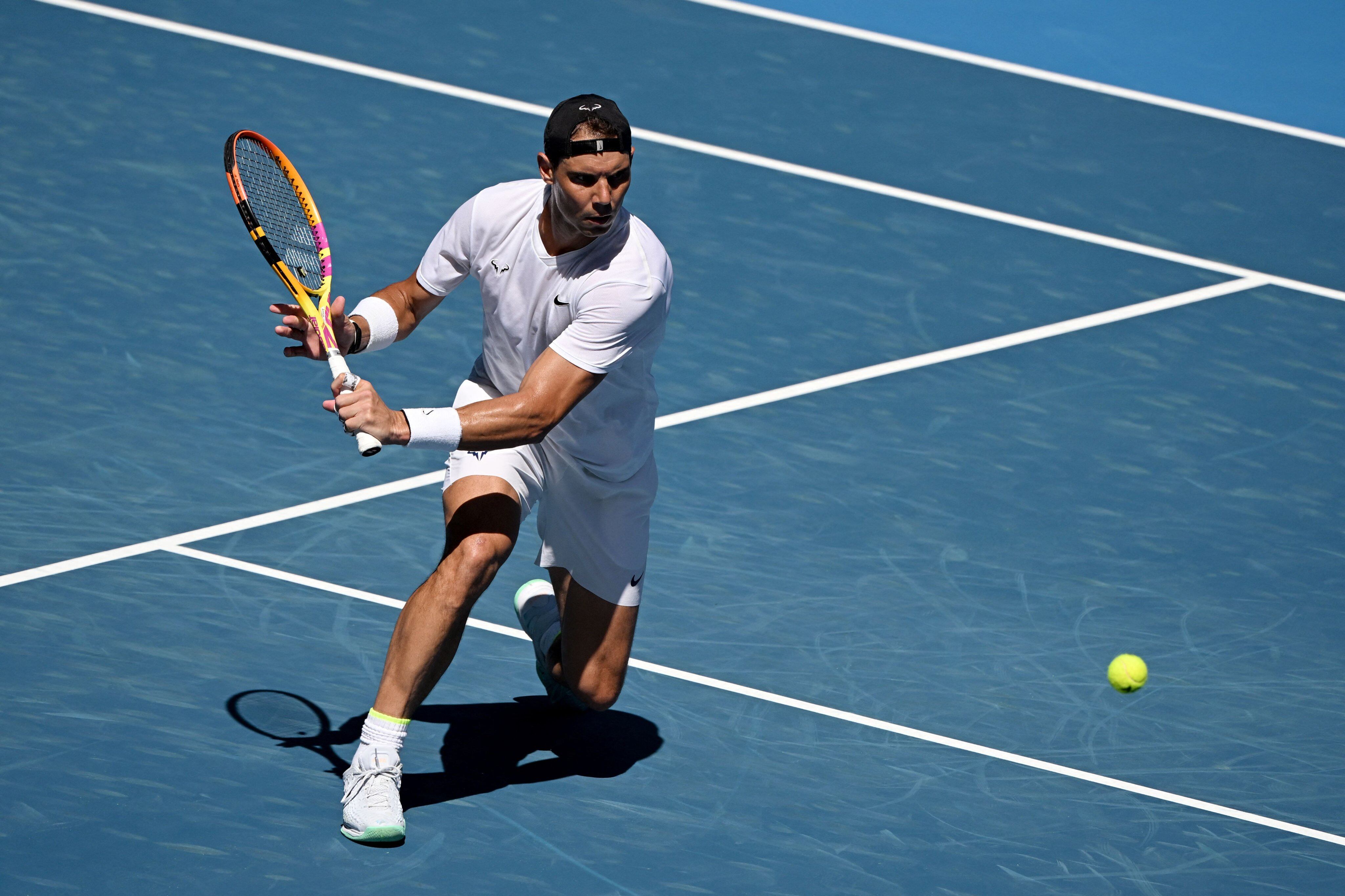 Rafa Nadal entrena en Australia a principios de 2023