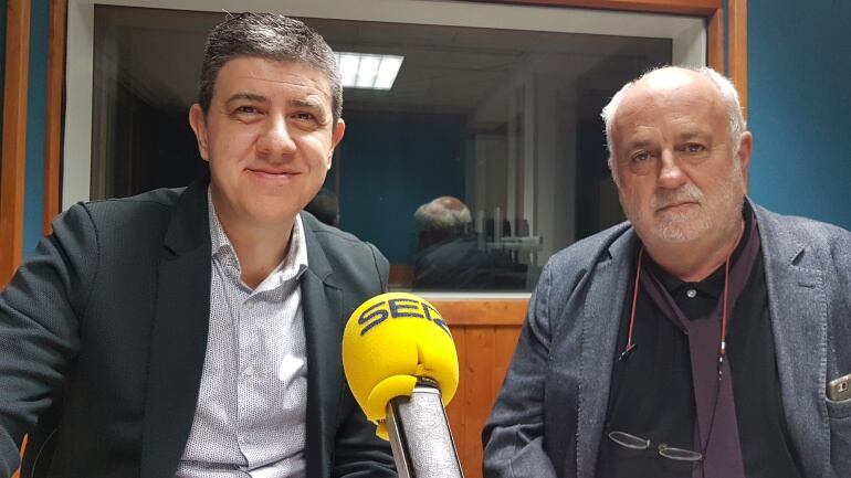 Paco Sierra y Javier Gómez Acebo en el estudio de Radio Santander