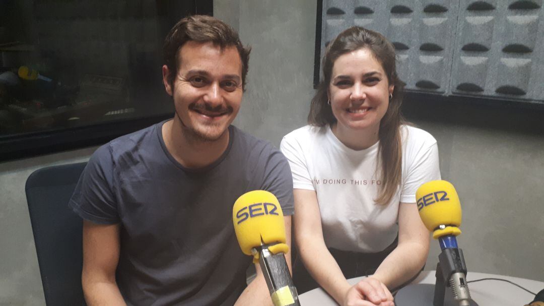Luciano Percara e Irene Hernando en los estudios de la Cadena SER en Eibar