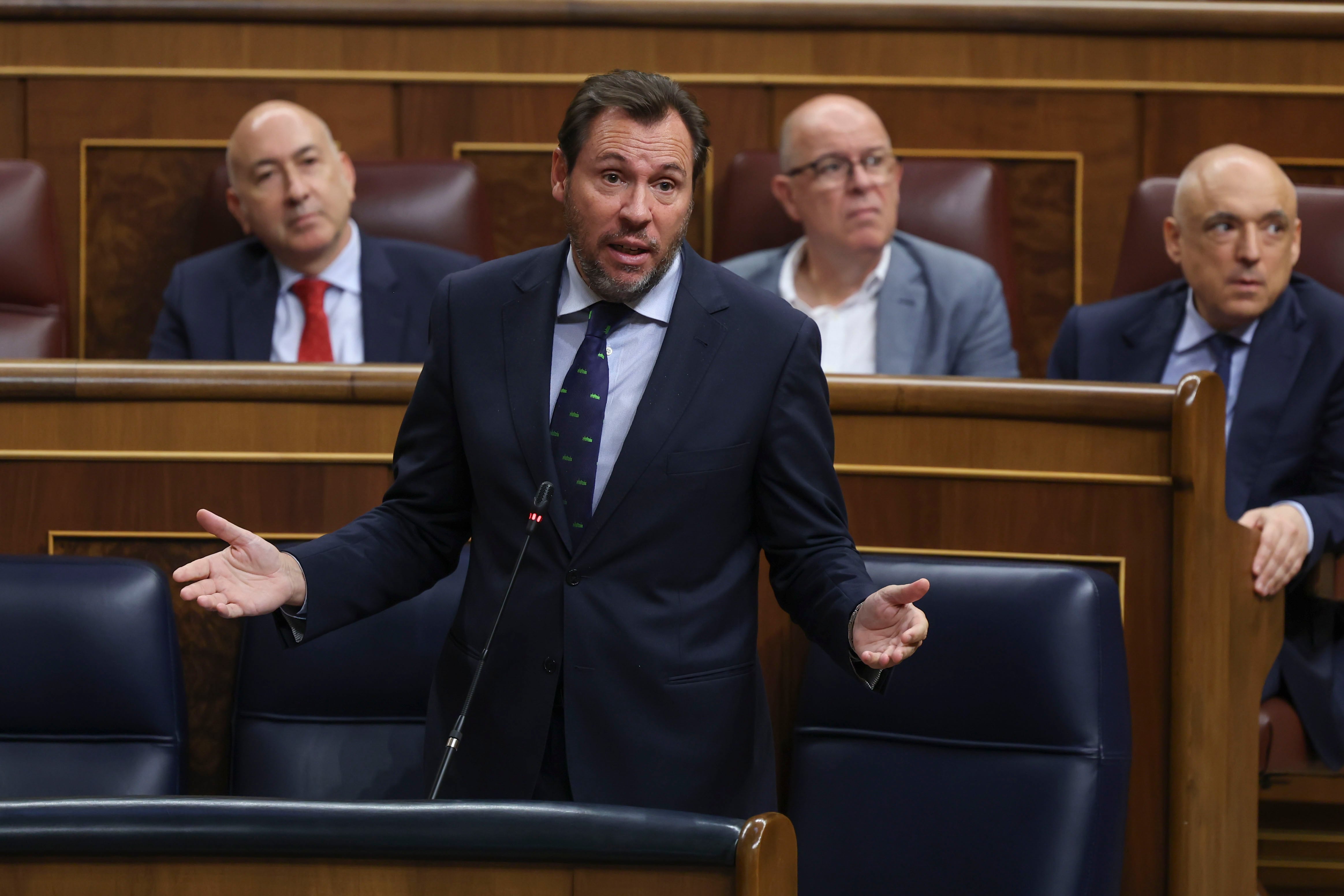 El ministro del Transportes, Óscar Puente, en la sesión de control al Gobierno del Congreso.