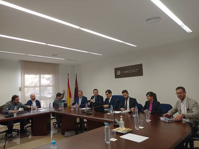 El consejero de Fomento, José Ramón Díez de Revenga se reúne con técnicos y empresarios en CECLOR