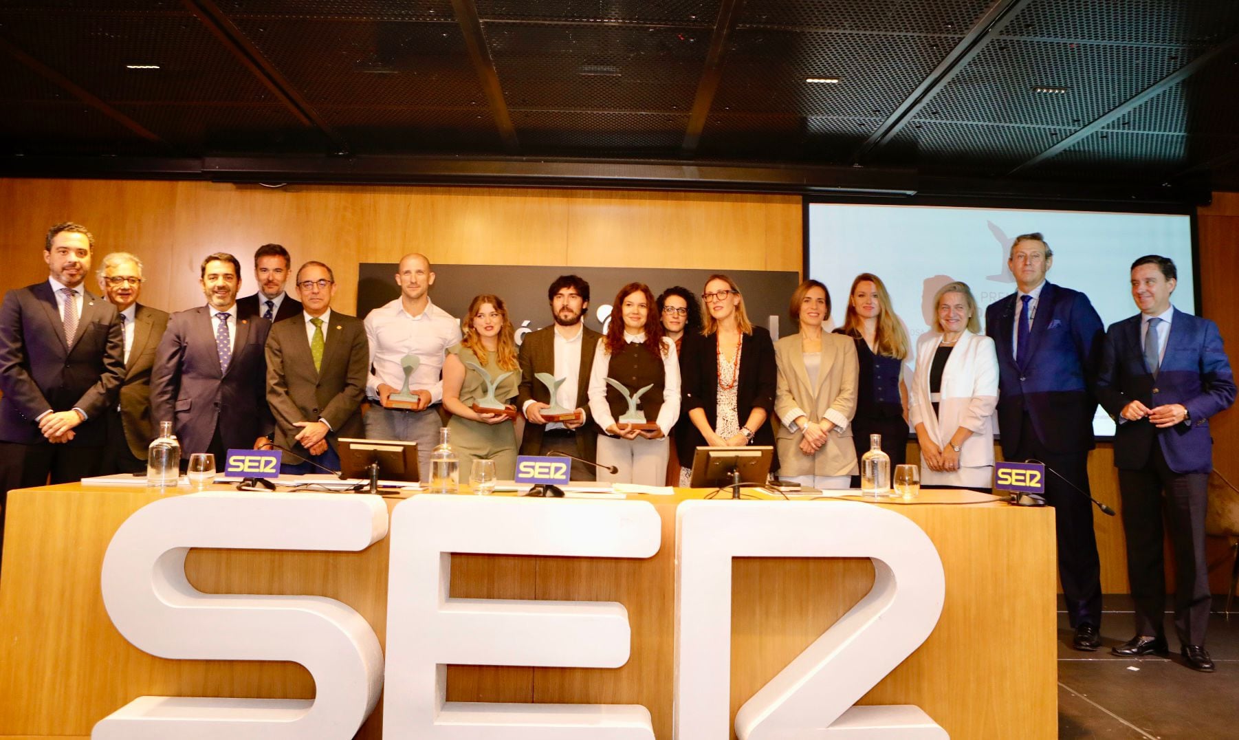 Foto de familia de la XII edición de los Premios Losada Villasante